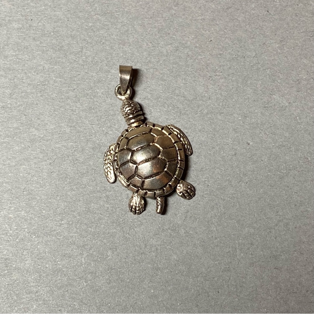 Vintage sterling silver sea turtle pendant